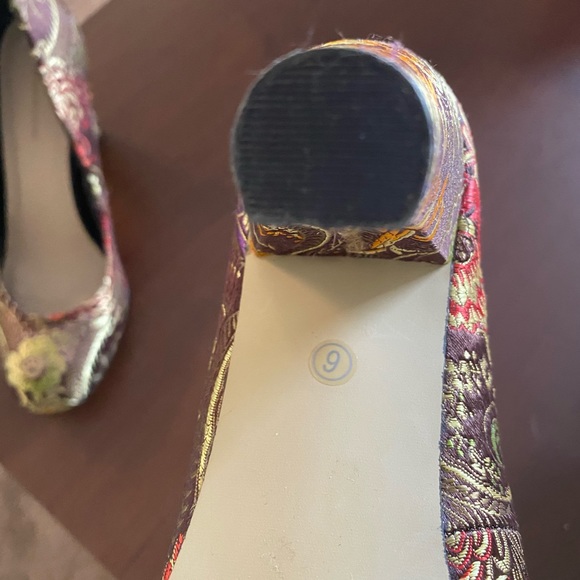 Shoes - Picture 4 of 4